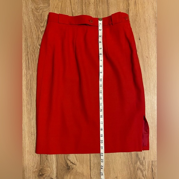 Vintage Armani skirt (matches the red Armani jacket in my closet). EU size 42. - Picture 3 of 13